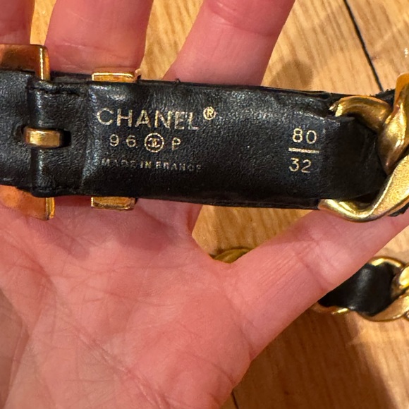 Chanel 1990s buckled leather and chain belt - Picture 4 of 7